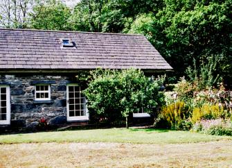 A single storey county-conwy holiday-cottage with floor-to-ceiling windows.