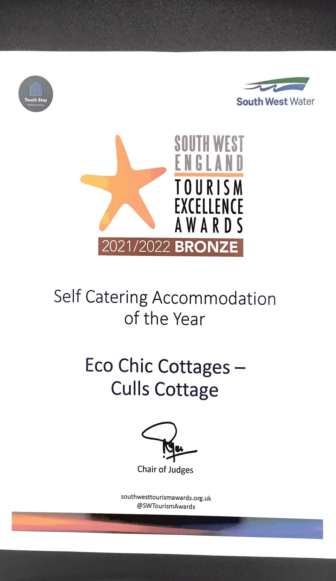 visit-england-self-catering-accommodation.-of-the-year award certificate for Culls Cottage in Oxfordshire
