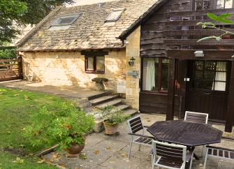 Exterior and garden of a stone-built holiday cottage in The Cotswolds
