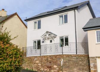 Exterior of a rendered, 2-storey Exmoor holiday cottage in North Molton