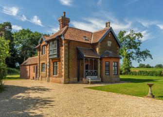 A spacious,brick-built 3-storey holiday cottage in the Lincolnshire countryside near Kings Lynn. A large drive and lawned gardens surround the house.