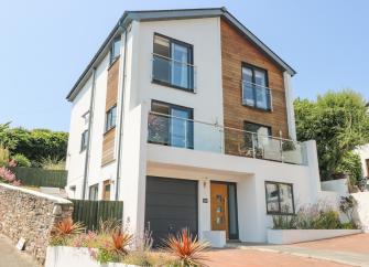 Contemporary 3-storey holiday cottage in Cornwall with an integral garage.