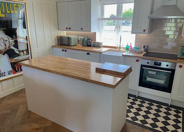 Kitchen units with integrated appliances and Island block.