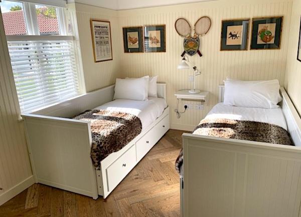 Twin bedroom with 2 beds, bedside cabinet with table lamp.