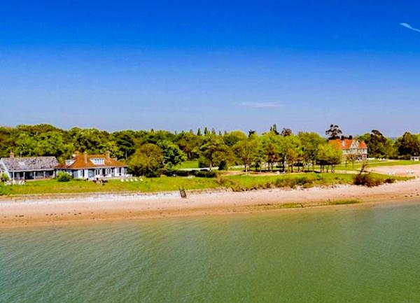 Osea Island beach and 3 waterside holiday cottages.