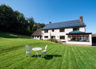 2-storey country cottage with large conservatory overlooking a large lawn.