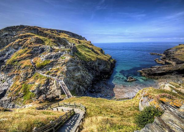 Clifftop coast walks overlooking the ocean.
