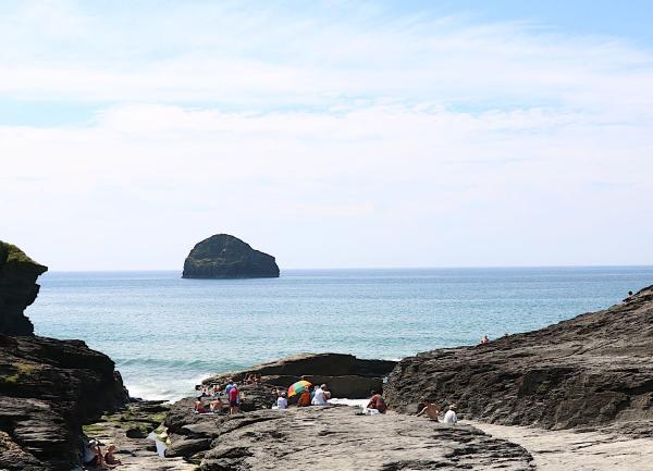 Sea view with a flat rocky floor leading down to the shore.
