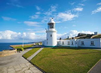 Pendeen lighthouse holiday cottages in a clifftop location