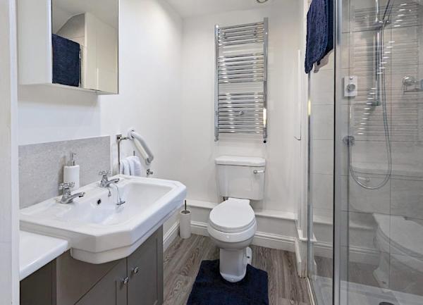 The ensuite bathroom