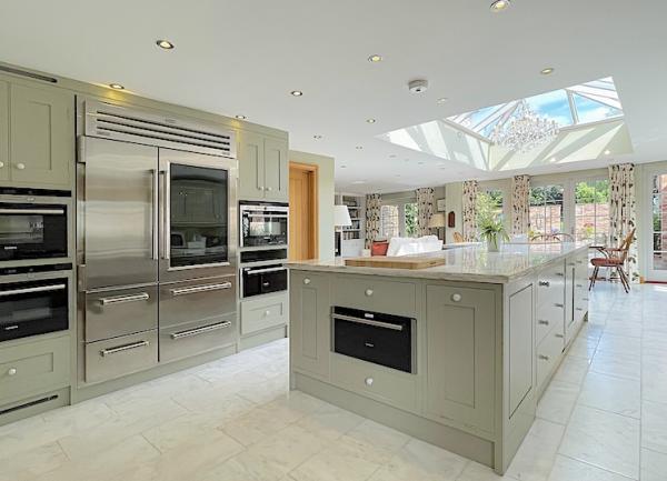 The kitchen - view 1