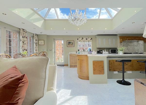 The kitchen - view 3