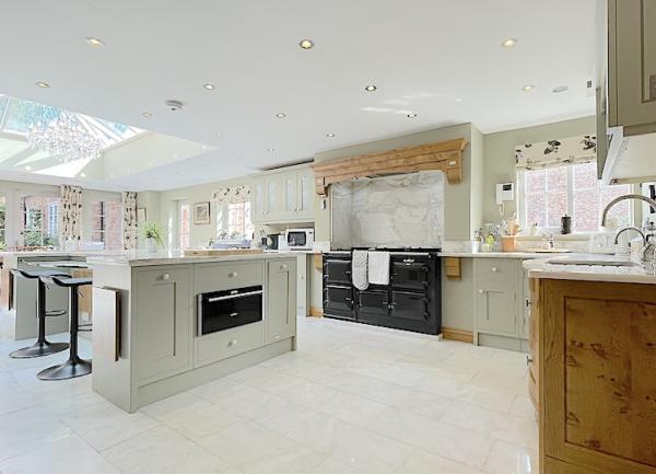 The kitchen - view 2