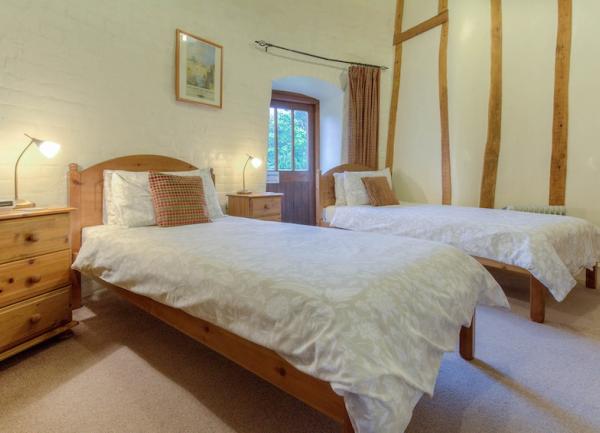Twin bedroom with beds and beside cabinets