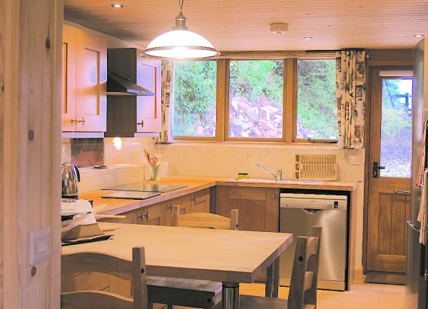 A fitted country cottage kitchen with breakfast bar.