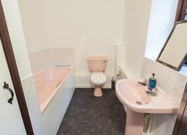 Bathroom with  bath, WC and washbasin.