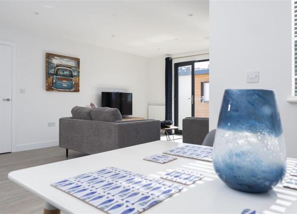 Dining table with a contemporary pottery vase.