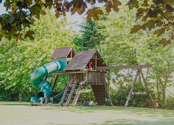 Outdoor childrens play-area-aperatus