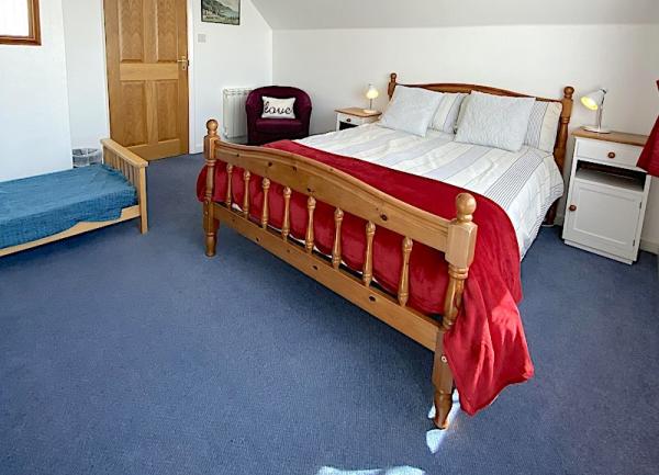 Double bedroom with child's single bed