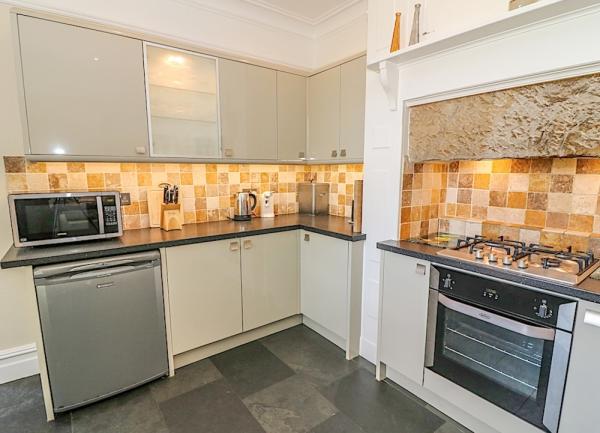 Kitchen corner with range cooker, dishwasher and microwave.