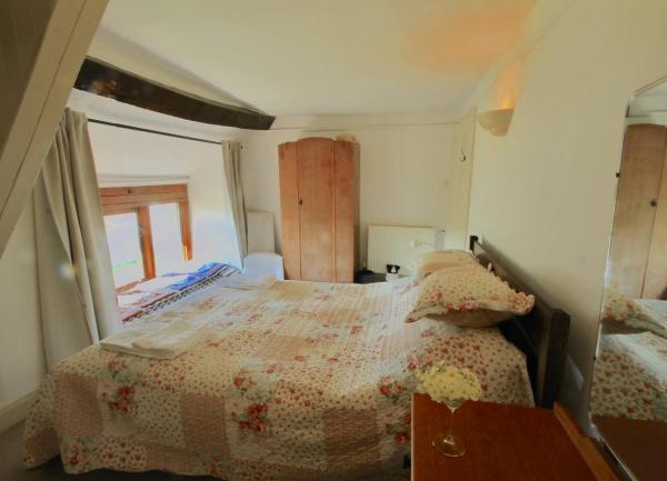 Double bedroom with bed and wardrobe.