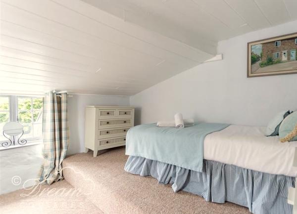 Bedroom with a single bed and chest of drawers