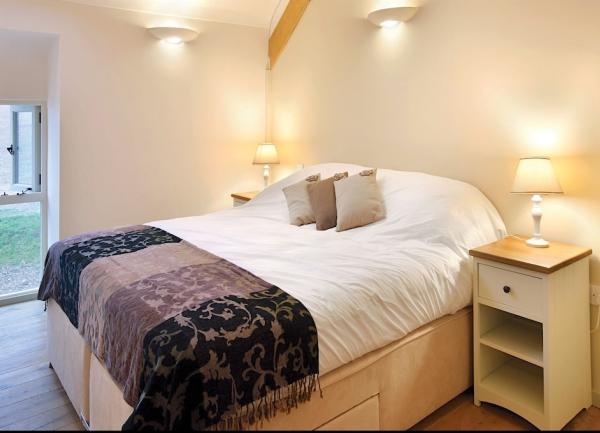 A zip-and-link bed with twin bedside cabinets and tabie lights.
