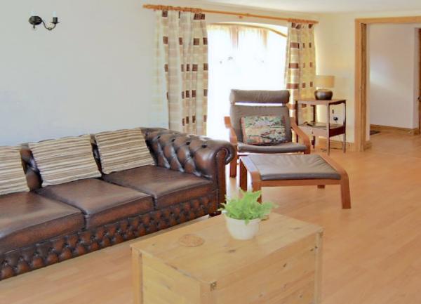 A lounge with a 3-seat leather sofa and chais-longe.