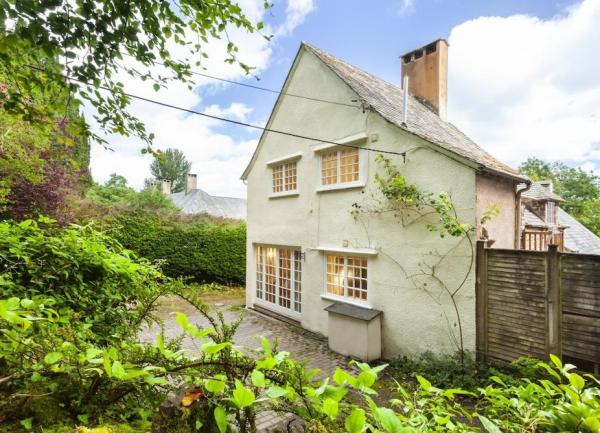 Side view of a Porlock Weir holiday cottage.