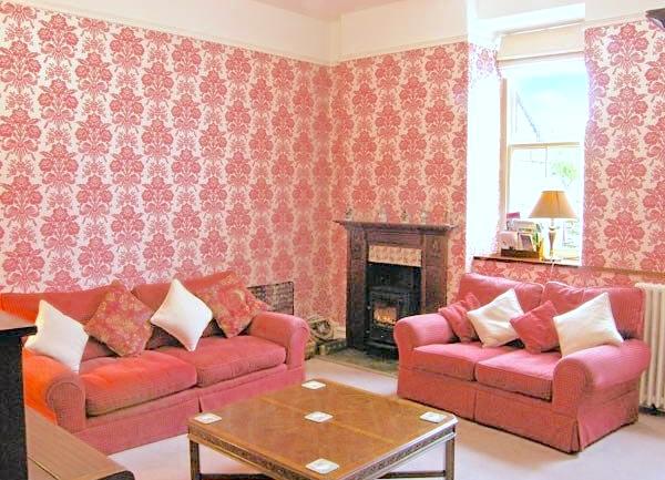 Sitting Room with twin sofas and coffee table.