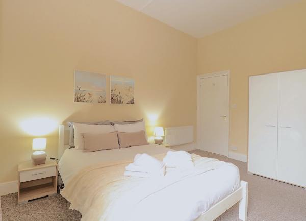 A double bedroom with a bed and wardrobe.