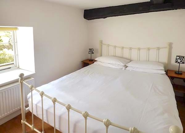 Double bedroom with a bed and twin bedside tables with lights.