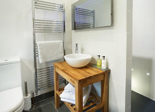 A bathroom corner with a WC, washbasin and heated towel rail.