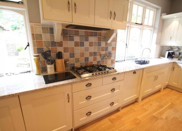 Kitchen with fitted cupboards with integrated gas hob.