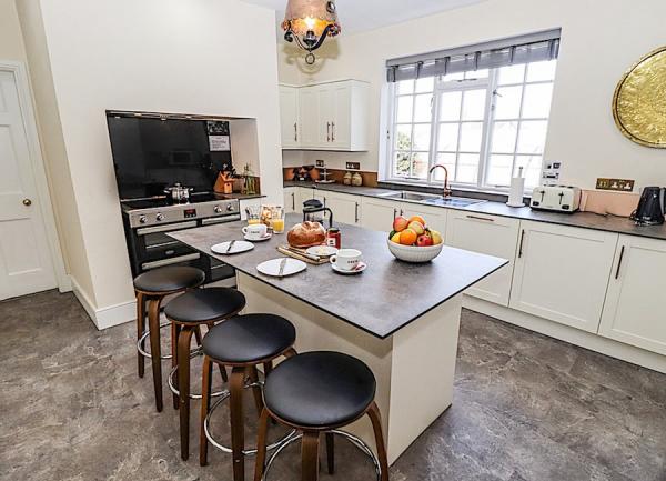 A large, fully equipped kitchen and breakfast bar.