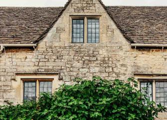 A Cotswold holiday cottage with vine-covered walls.