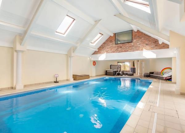 Indoor heated swimming pool and jacuzzi.