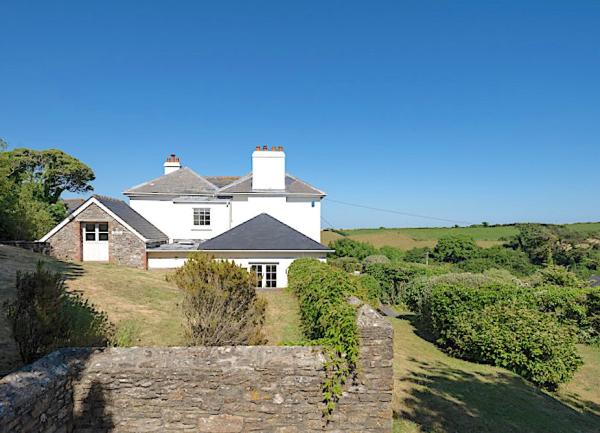A large holiday cottage surrounded by South Devon countryside.