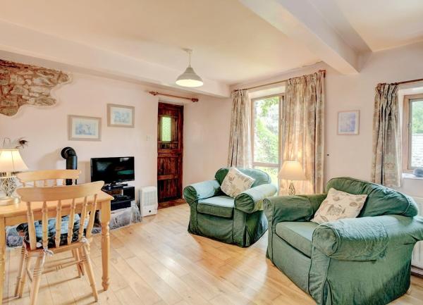 cleeve-apartment-timberscombe-holiday-cottage-lounge.jpg