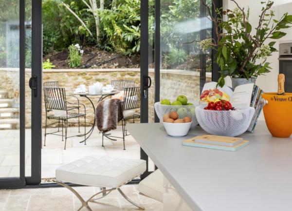 Kitchen overlooking the garden at Culls Cottage
