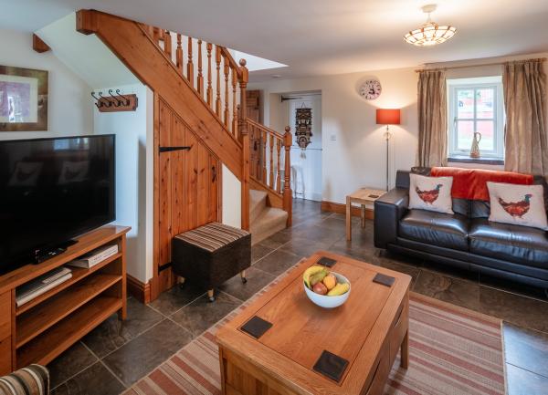 Lounge & stairs