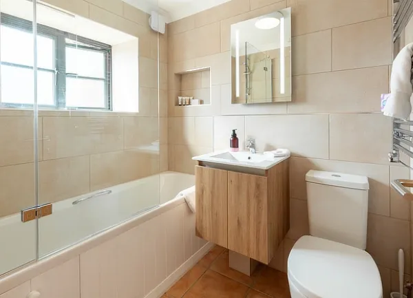 Peewit Cottage, Holiday in Weybourne, Norfolk bathroom