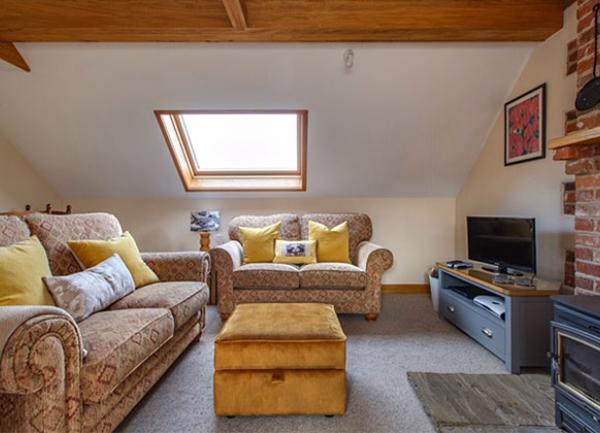 Peewit Cottage holiday lounge area