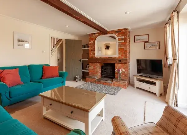 Bittern Cottage, Weybourne, Norfolk, holiday cottage lounge 