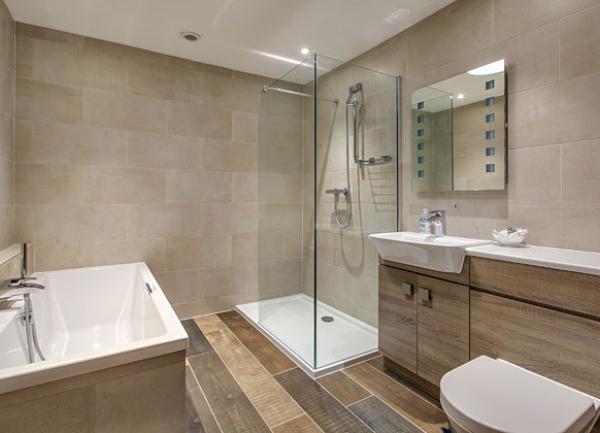 Fleet Holiday Cottage, Home Farm, Weybourne, Norfolk bathroom