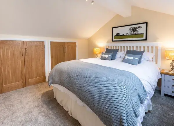 Home Farm End Cottage holiday in Weybourne, Norfolk master bedroom