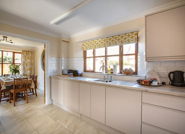 Narroogal holiday cottage, Home Farm, Weybourne, Norfolk kitchen and dining room