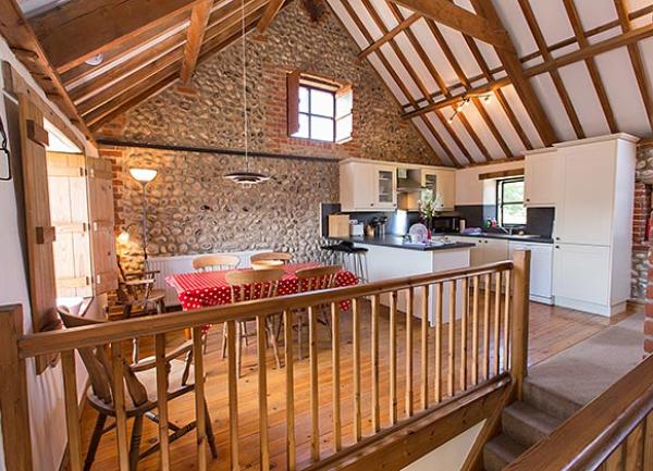 Old Flint Barn holiday cottage, Home Farm, Weybourne, Norfolk dining and kitchen