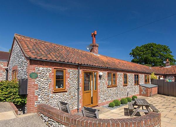 Stable End Cottage, Weybourne, Norfolk exterior 