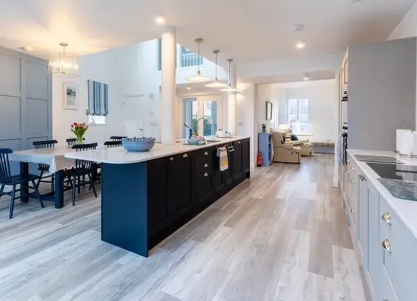 Barnfield Lodge holiday home in Webourne, Norfolk kitchen and dining room